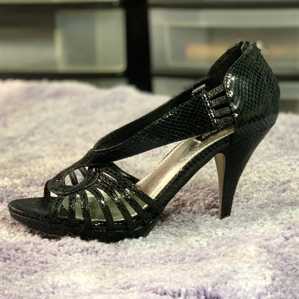 5/$20💛WHBM Black Snake Skin Heels
